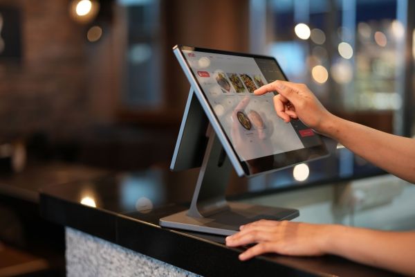 Optimisez votre boutique grâce à la tablette de caisse moderne